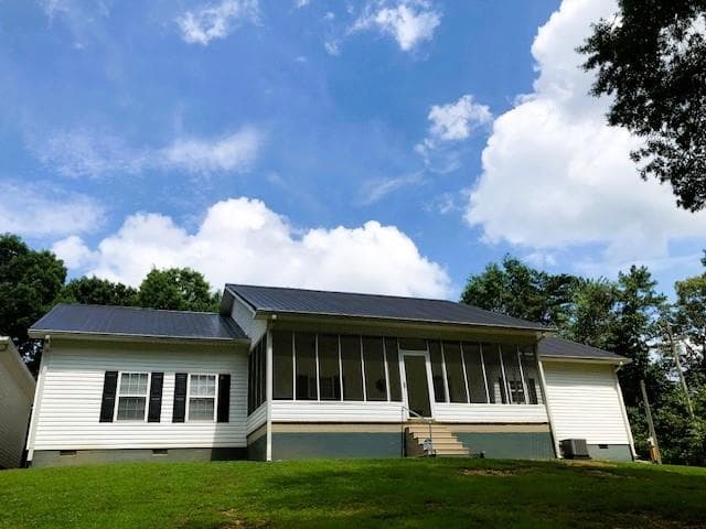 3 bedroom, 2 bathroom, 2,100 sq ft single family residence for sale at 960 Mcentyre Loop, Calhoun, GA 30701 — photo 4