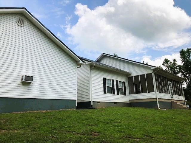 3 bedroom, 2 bathroom, 2,100 sq ft single family residence for sale at 960 Mcentyre Loop, Calhoun, GA 30701 — photo 1 of 71