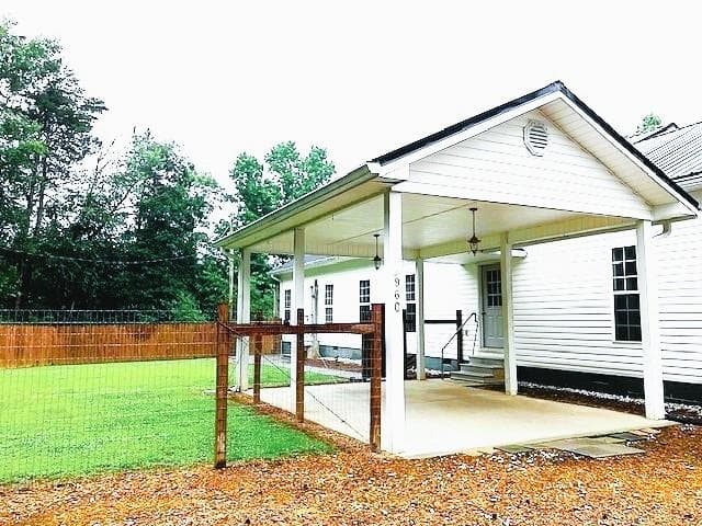3 bedroom, 2 bathroom, 2,100 sq ft single family residence for sale at 960 Mcentyre Loop, Calhoun, GA 30701 — photo 7