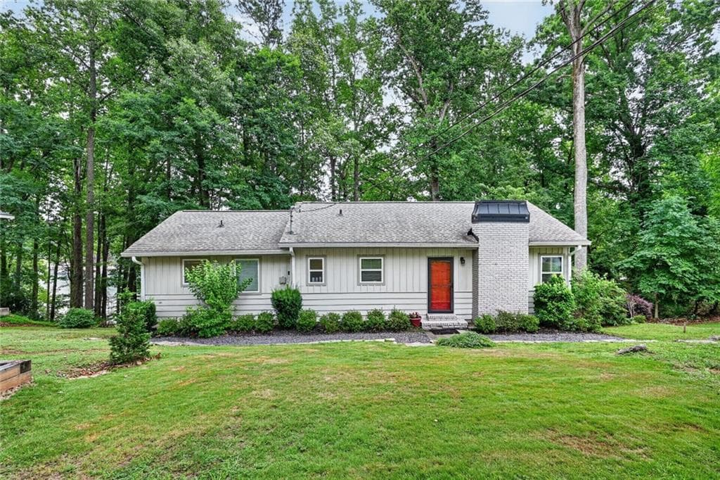 3 bedroom, 3 bathroom, 1,638 sq ft single family residence for sale at 6321 Lakeview Drive, Buford, GA 30518