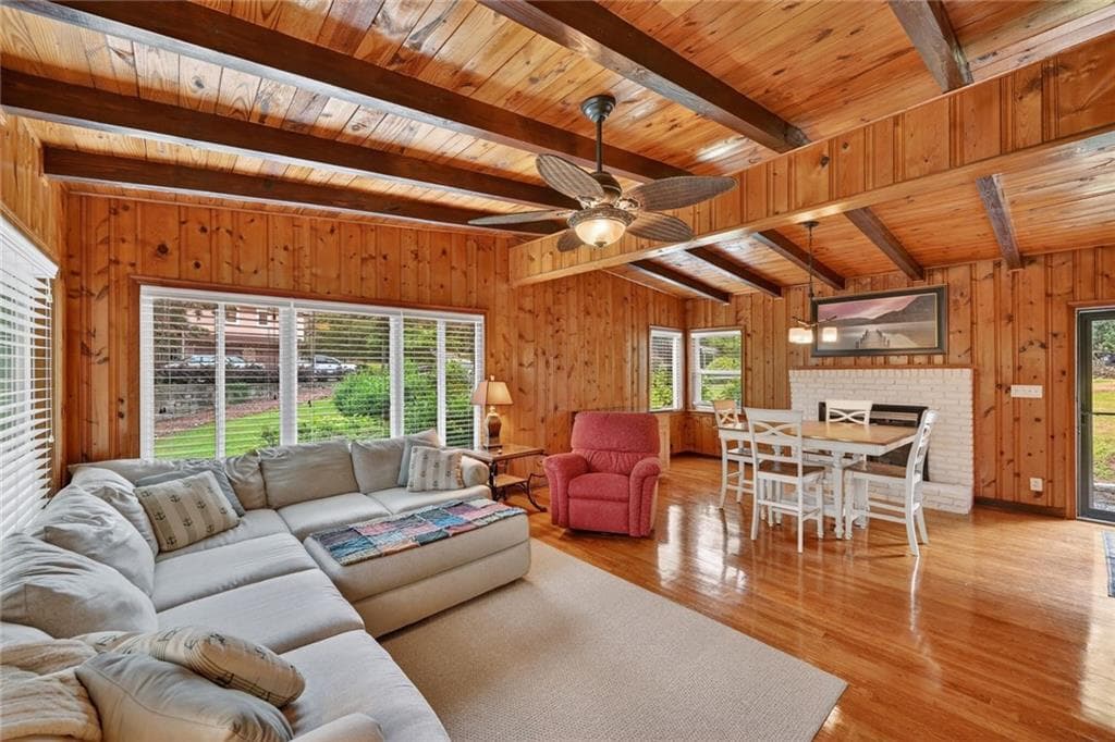 3 bedroom, 3 bathroom, 1,638 sq ft single family residence for sale at 6321 Lakeview Drive, Buford, GA 30518 — photo 6