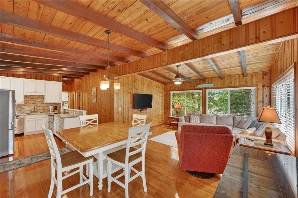 3 bedroom, 3 bathroom, 1,638 sq ft single family residence for sale at 6321 Lakeview Drive, Buford, GA 30518 — photo 9