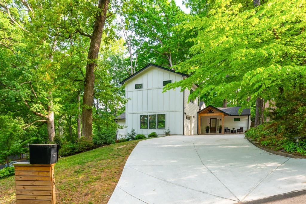 4 bedroom, 5 bathroom, 3,000 sq ft single family residence for sale at 1461 Lively Ridge Road, Atlanta, GA 30329