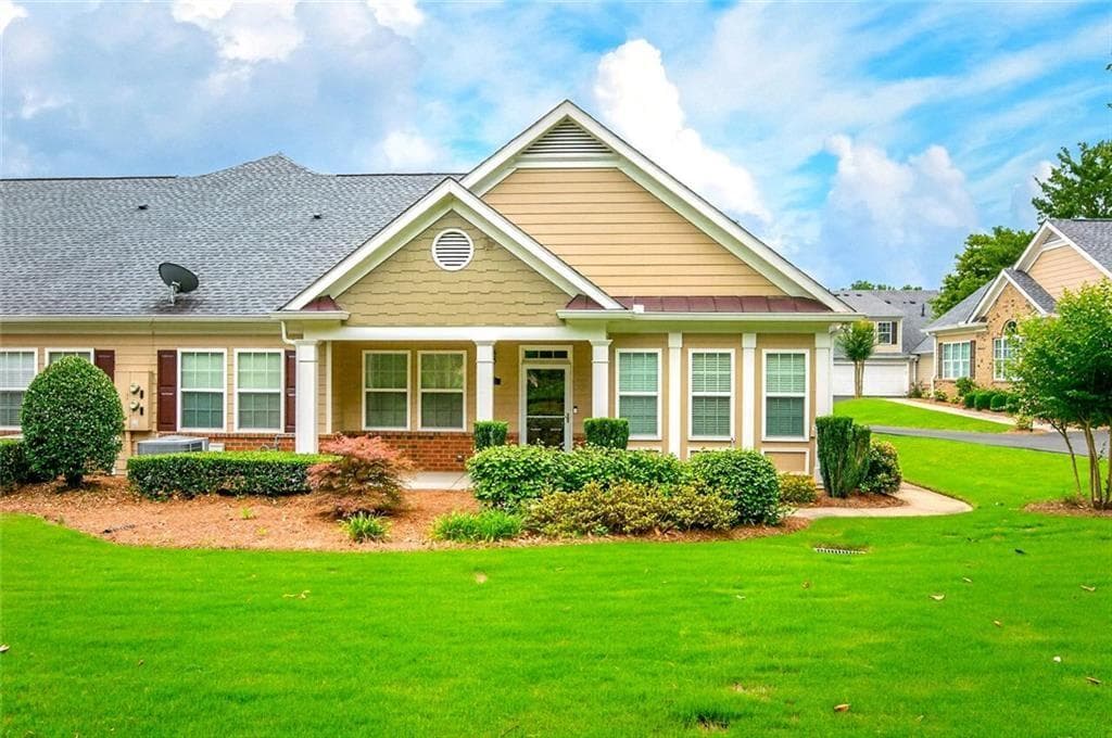 3 bedroom, 3 bathroom, 2,282 sq ft condominium under contract at 2711 Grapevine Circle, Cumming, GA 30041