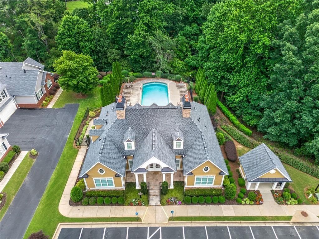 3 bedroom, 3 bathroom, 2,282 sq ft condominium under contract at 2711 Grapevine Circle, Cumming, GA 30041 — photo 10