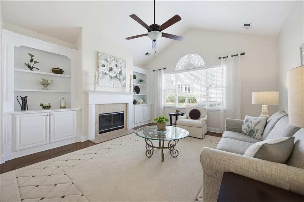 3 bedroom, 3 bathroom, 2,282 sq ft condominium under contract at 2711 Grapevine Circle, Cumming, GA 30041 — photo 4