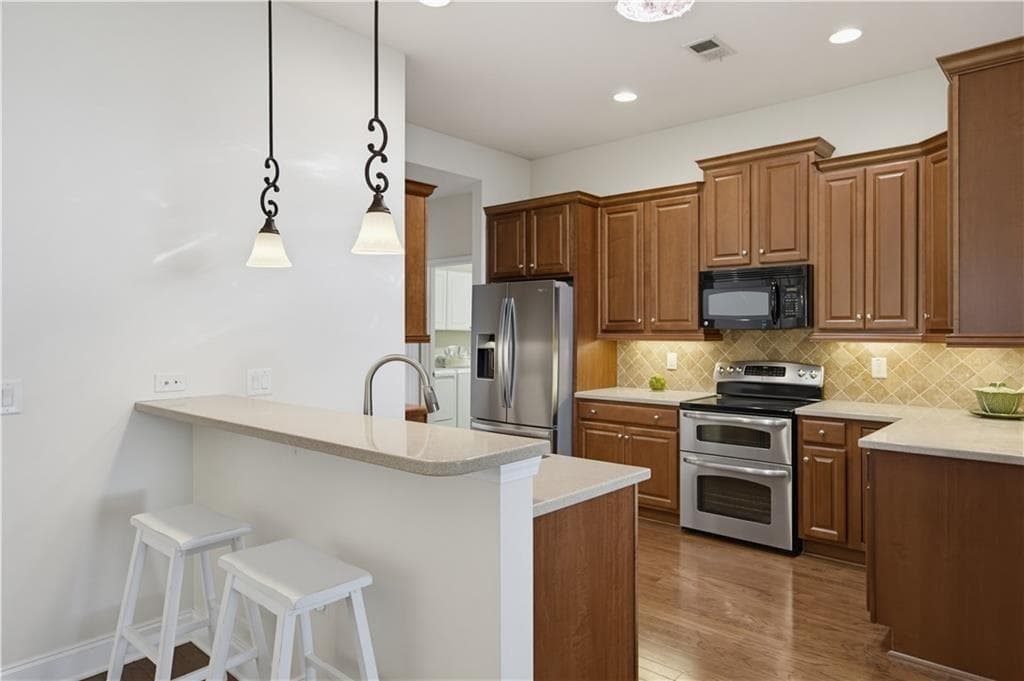 3 bedroom, 3 bathroom, 2,282 sq ft condominium under contract at 2711 Grapevine Circle, Cumming, GA 30041 — photo 5