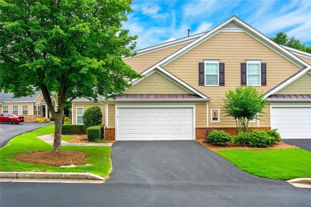 3 bedroom, 3 bathroom, 2,282 sq ft condominium under contract at 2711 Grapevine Circle, Cumming, GA 30041 — photo 8