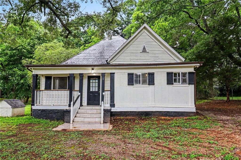 3 bedroom, 2 bathroom, 1,450 sq ft single family residence for sale at 203 Kenwood Road, Fayetteville, GA 30214 — photo 1 of 28