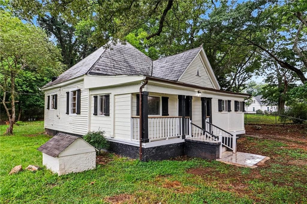 3 bedroom, 2 bathroom, 1,450 sq ft single family residence for sale at 203 Kenwood Road, Fayetteville, GA 30214 — photo 2