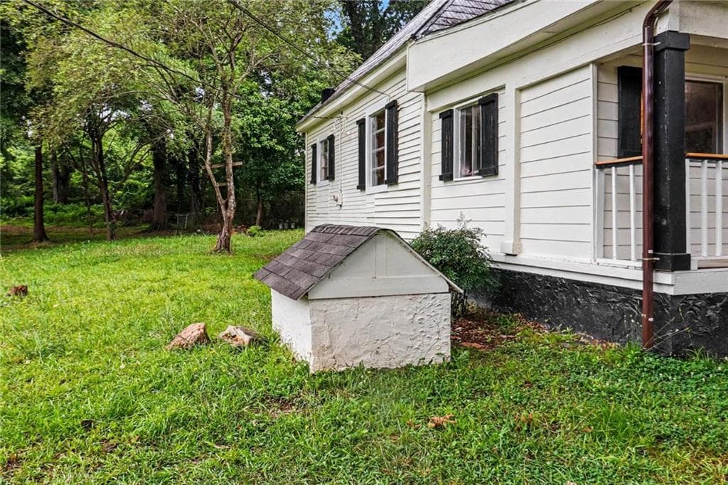 3 bedroom, 2 bathroom, 1,450 sq ft single family residence for sale at 203 Kenwood Road, Fayetteville, GA 30214 — photo 3