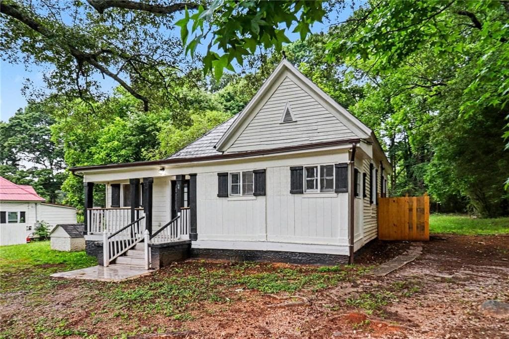 3 bedroom, 2 bathroom, 1,450 sq ft single family residence for sale at 203 Kenwood Road, Fayetteville, GA 30214 — photo 4