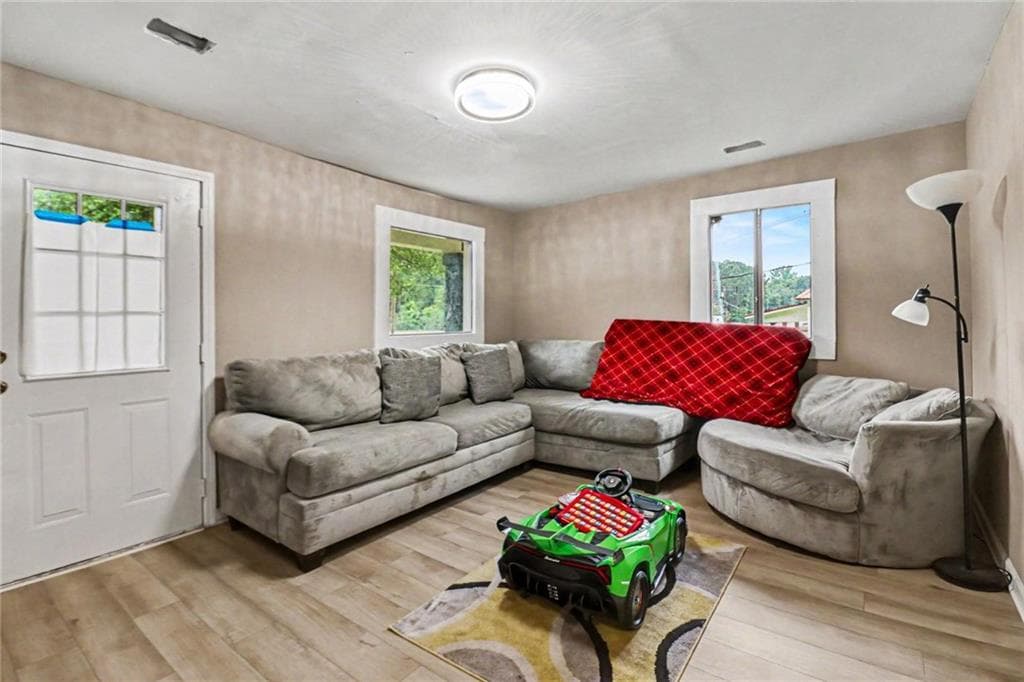 3 bedroom, 2 bathroom, 1,450 sq ft single family residence for sale at 203 Kenwood Road, Fayetteville, GA 30214 — photo 6