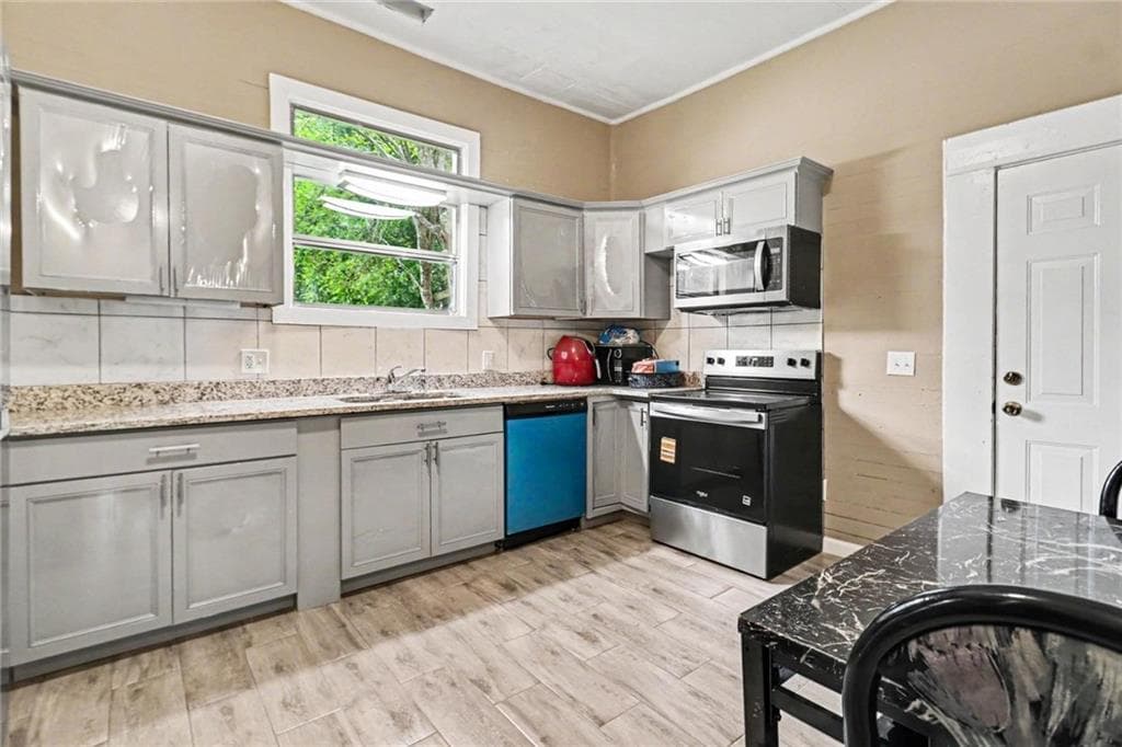 3 bedroom, 2 bathroom, 1,450 sq ft single family residence for sale at 203 Kenwood Road, Fayetteville, GA 30214 — photo 8