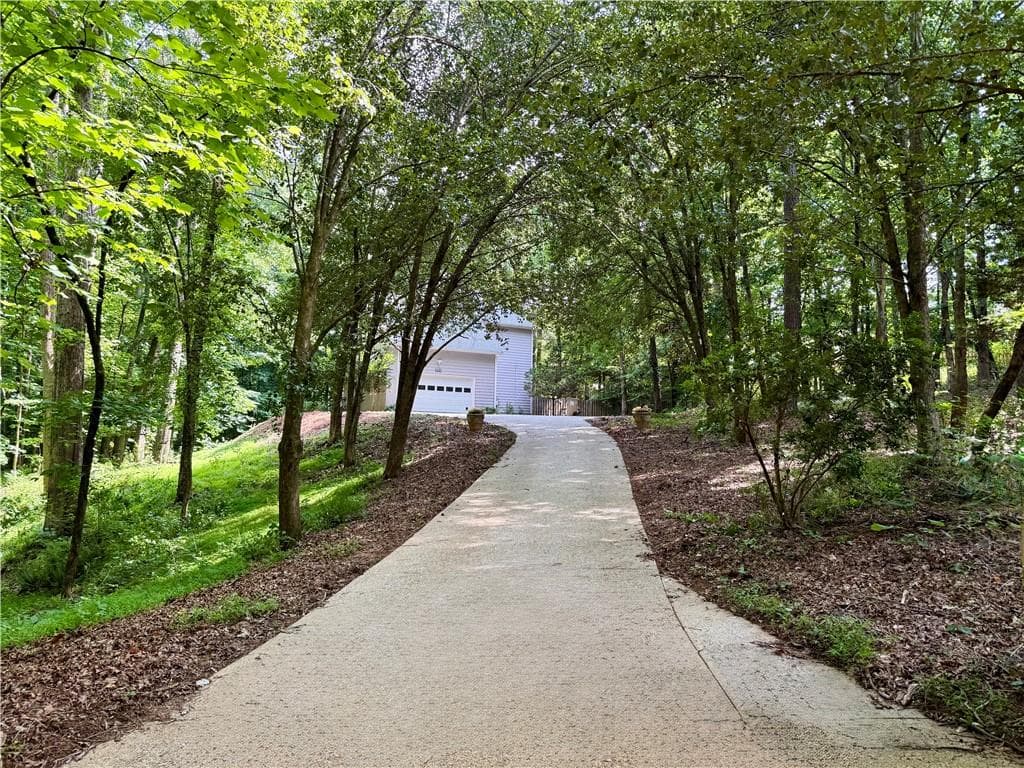 4 bedroom, 3 bathroom, 2,400 sq ft single family residence for sale at 1795 Ivey Trace, Cumming, GA 30041 — photo 8