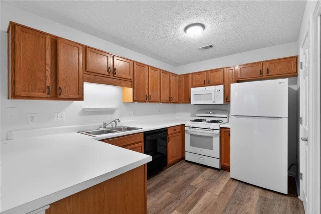 2 bedroom, 2 bathroom, 988 sq ft single family residence under contract at 1158 Britley Park Lane, Woodstock, GA 30189 — photo 5
