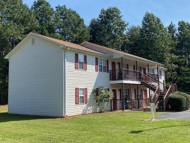 2 bedroom, 1 bathroom, 864 sq ft apartment for rent at 107 L Rock Garden Place, Dahlonega, GA 30533 for $1,230 a month — photo 1 of 11