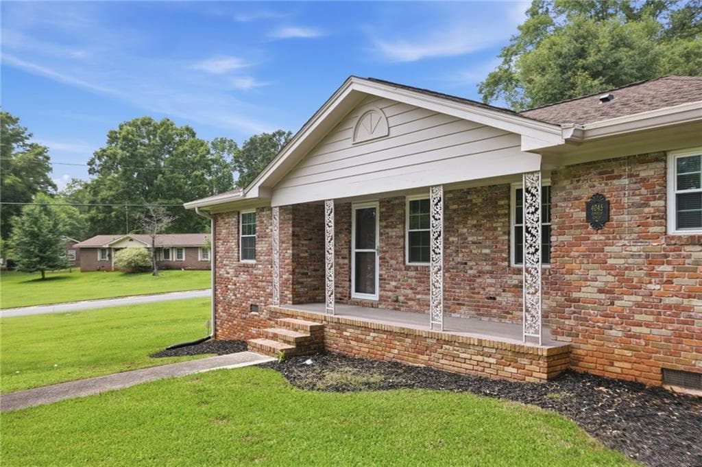 3 bedroom, 2 bathroom, 2,321 sq ft single family residence sold at 4045 Compton Circle, Powder Springs, GA 30127