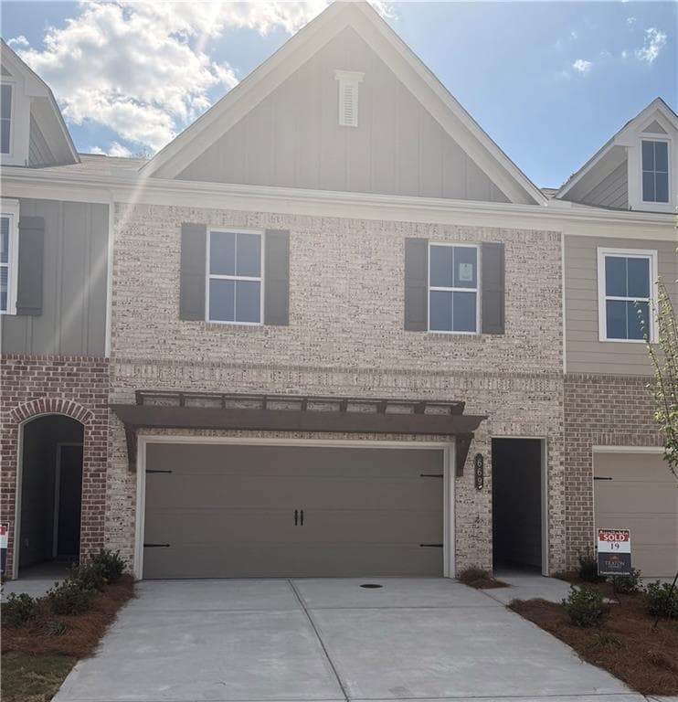 3 bedroom, 3 bathroom, 1,805 sq ft townhouse sold at 542 Feldspar Way, Lawrenceville, GA 30043