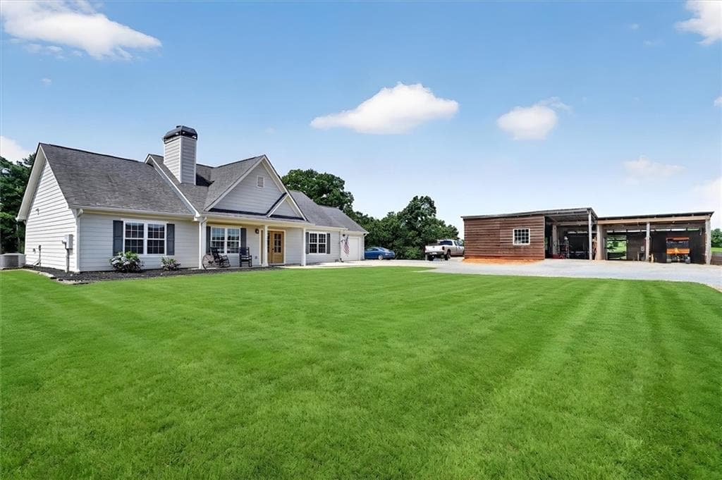 3 bedroom, 2 bathroom, 1,649 sq ft single family residence for sale at 267 Hammond Road, Calhoun, GA 30701 — photo 2