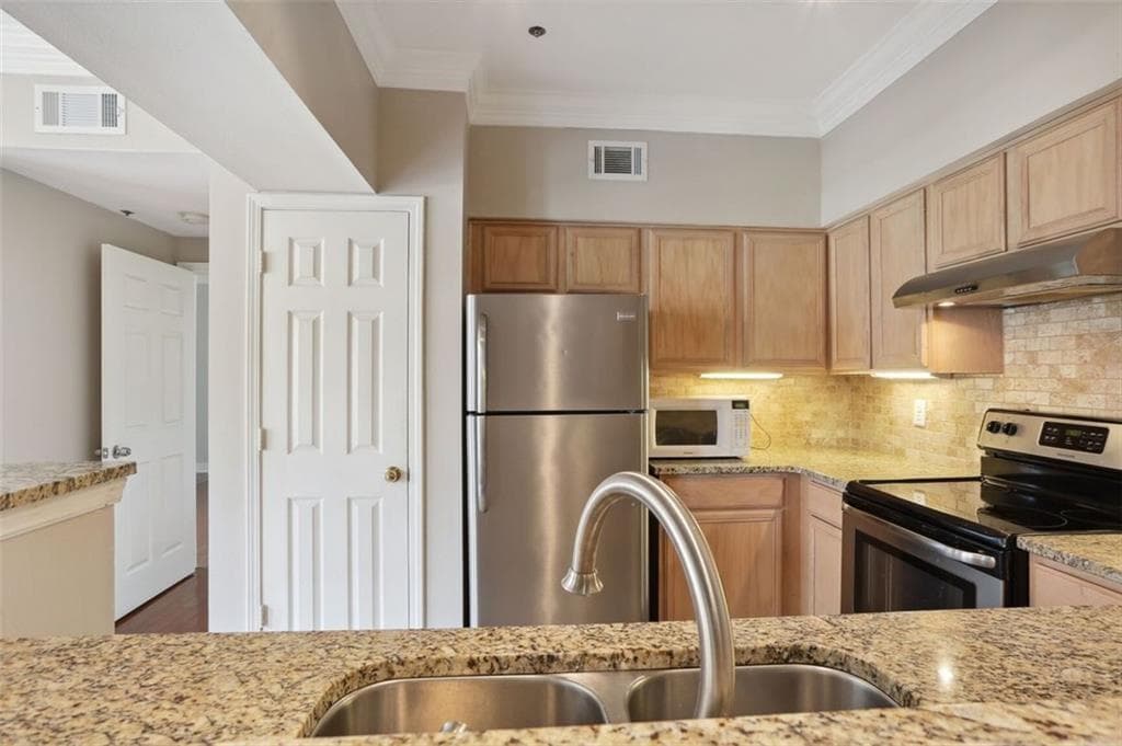 2 bedroom, 2 bathroom, 1,160 sq ft condominium for rent at 3777 Peachtree Road 331, Atlanta, GA 30319 for $2,000 a month — photo 5