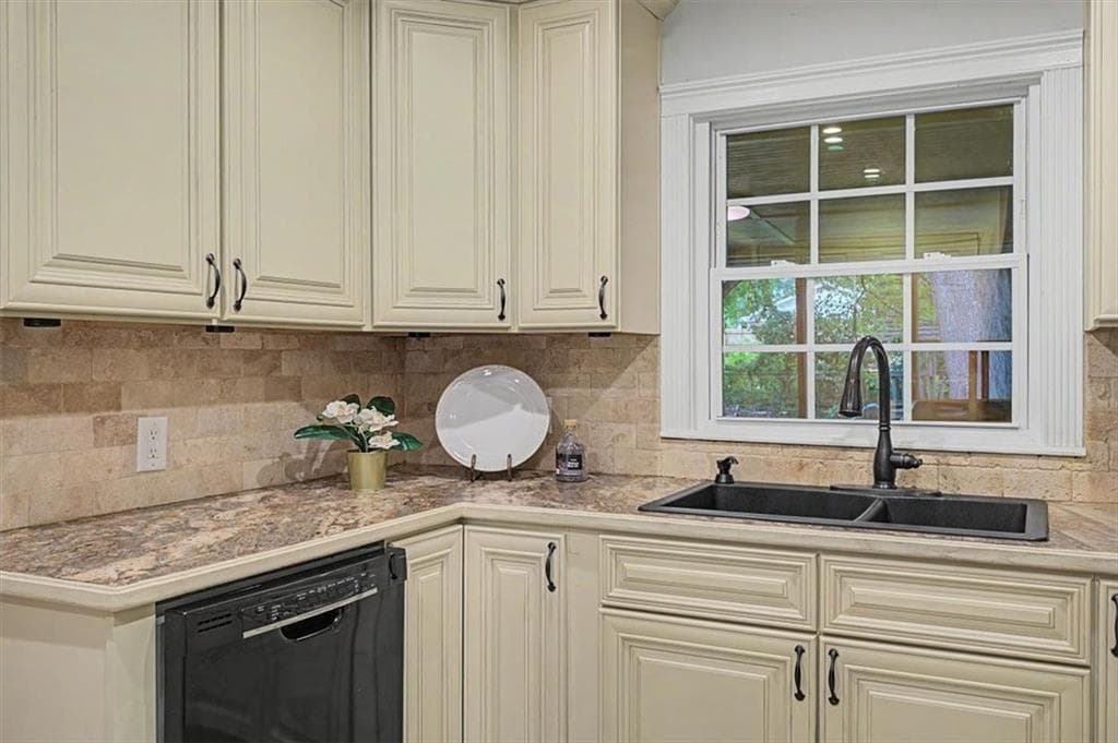 3 bedroom, 2 bathroom, 1,533 sq ft single family residence under contract at 71 Worthington Drive, Marietta, GA 30068 — photo 10