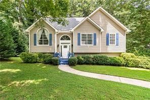 3 bedroom, 3 bathroom, 2,141 sq ft single family residence for sale at 7825 Silversmith Court, Cumming, GA 30028 — photo 2