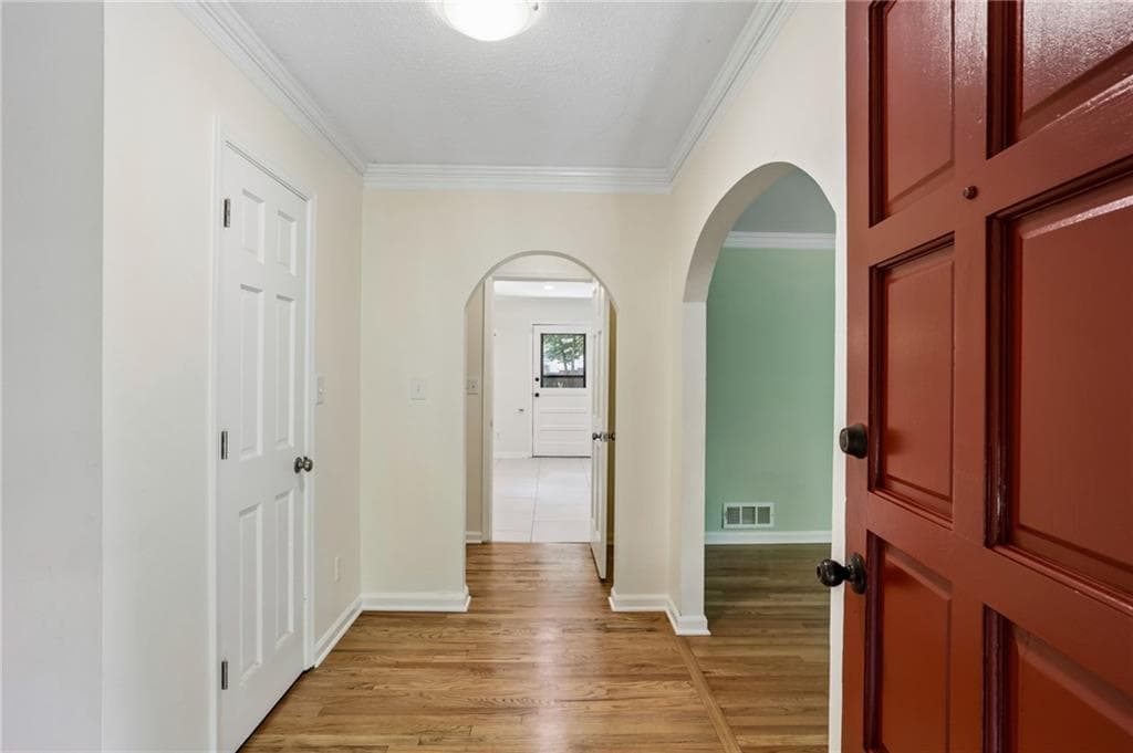 4 bedroom, 3 bathroom, 3,518 sq ft single family residence under contract at 2032 Gunstock Drive, Tucker, GA 30087 — photo 2