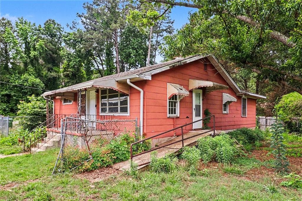 3 bedroom, 2 bathroom, 1,333 sq ft single family residence for sale at 2295 Bethsaida Road, Riverdale, GA 30296 — photo 3