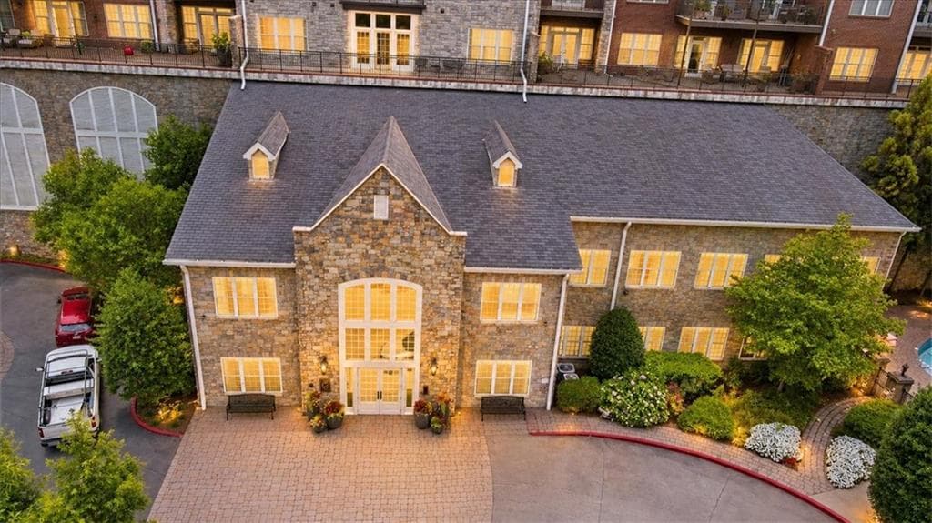 3 bedroom, 3 bathroom, 2,669 sq ft condominium for sale at 3280 Stillhouse Lane 401, Atlanta, GA 30339 — photo 2