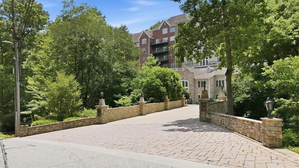 3 bedroom, 3 bathroom, 2,669 sq ft condominium for sale at 3280 Stillhouse Lane 401, Atlanta, GA 30339 — photo 3