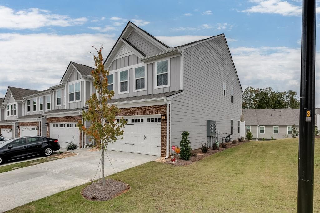 3 bedroom, 3 bathroom, 1,924 sq ft townhouse for sale at 148 Salt Lake Lane, Hoschton, GA 30548 — photo 3