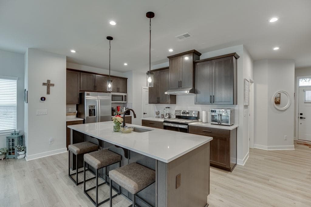 3 bedroom, 3 bathroom, 1,924 sq ft townhouse for sale at 148 Salt Lake Lane, Hoschton, GA 30548 — photo 5