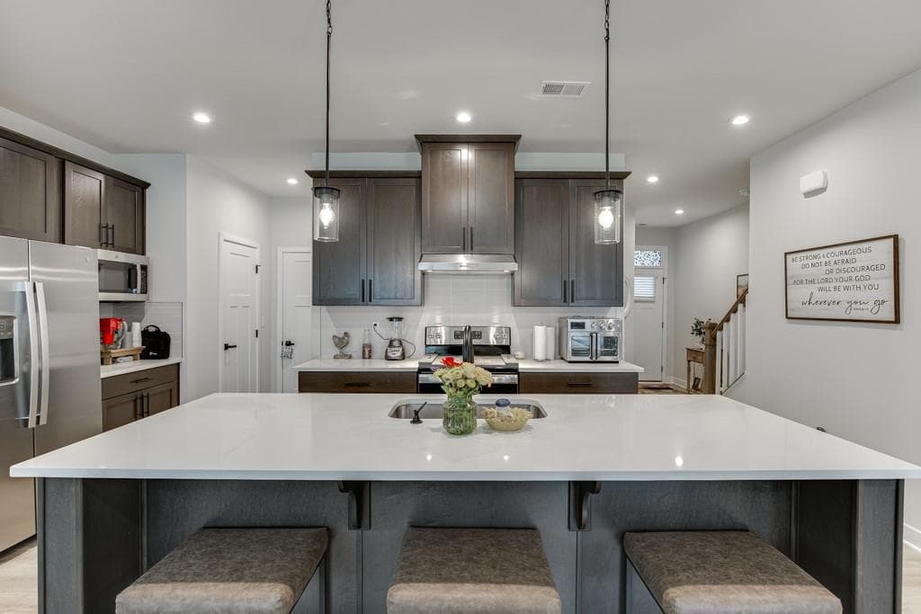 3 bedroom, 3 bathroom, 1,924 sq ft townhouse for sale at 148 Salt Lake Lane, Hoschton, GA 30548 — photo 7