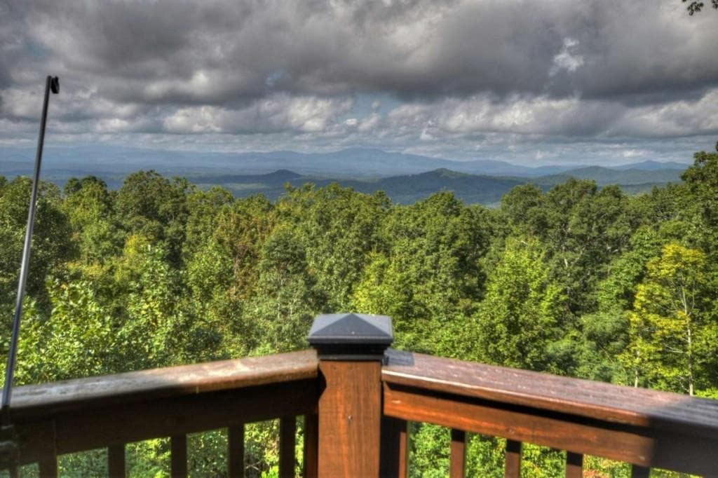 4 bedroom, 4 bathroom, 2,970 sq ft single family residence for sale at 1404 Mountain High Drive, Mineral Bluff, GA 30559 — photo 9