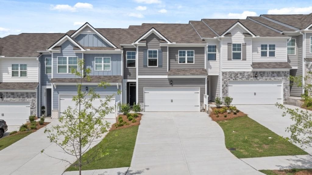 3 bedroom, 3 bathroom, 1,877 sq ft townhouse for sale at 214 Deerberry Drive, Jasper, GA 30143