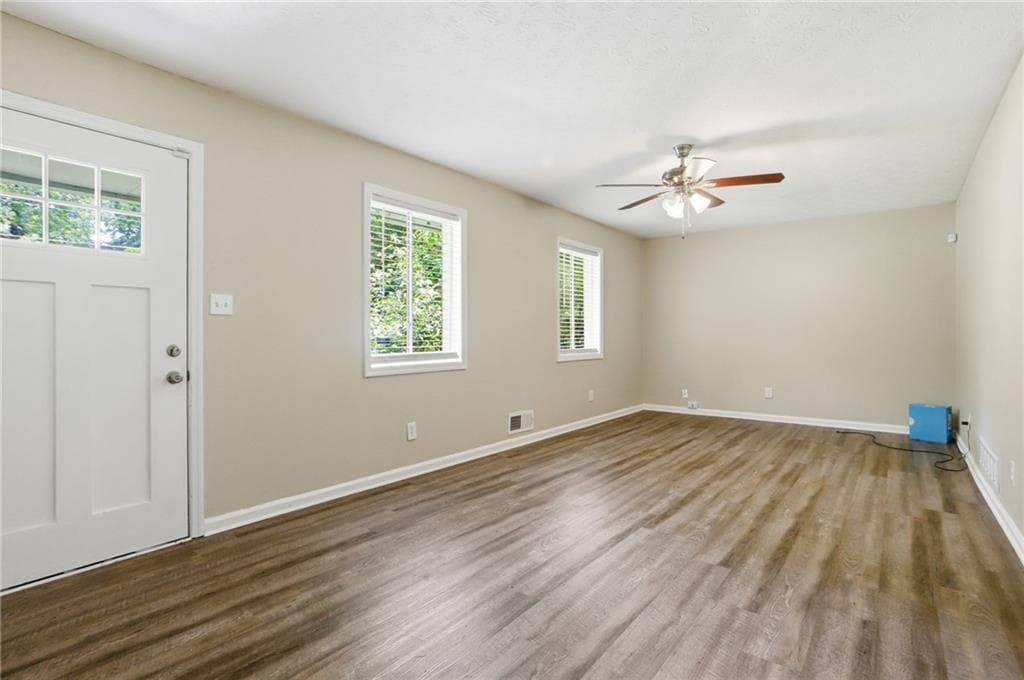 4 bedroom, 2 bathroom, 1,434 sq ft single family residence for sale at 4505 Wonder Valley Trail, Decatur, GA 30034 — photo 4