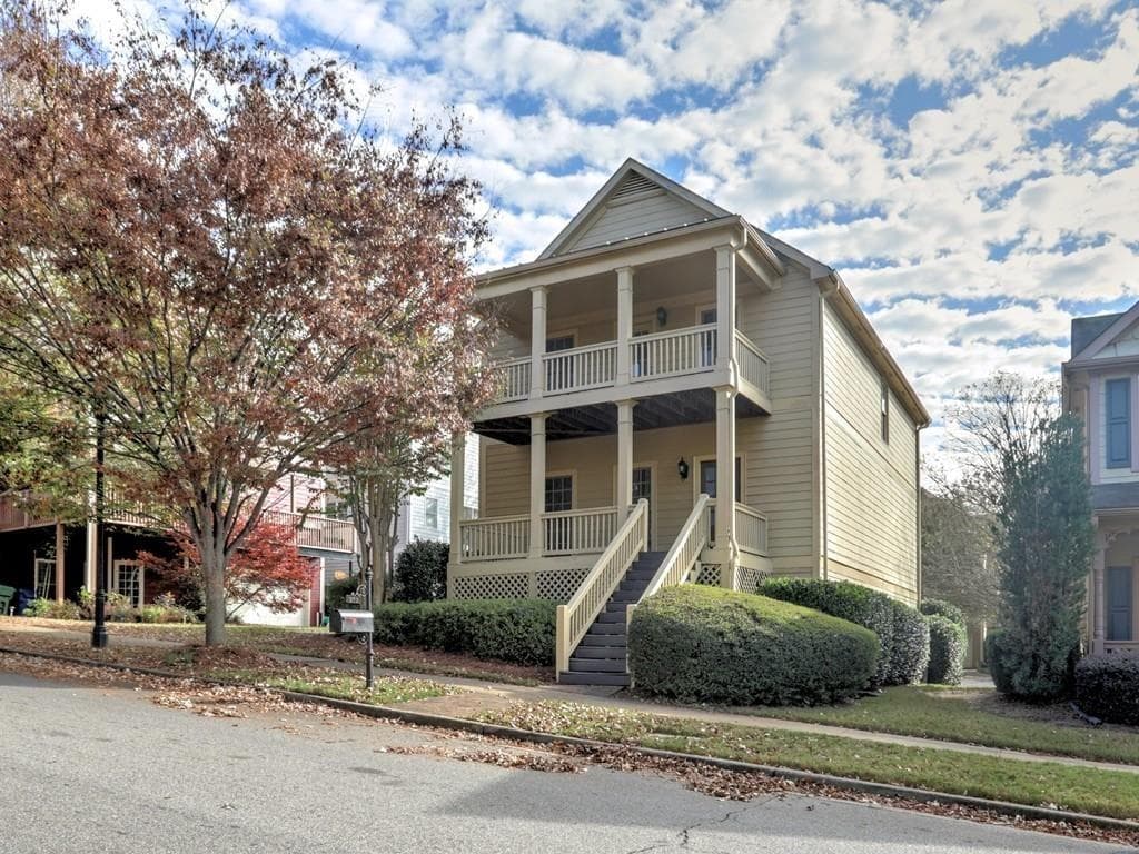 3 bedroom, 3 bathroom, 1,976 sq ft single family residence for rent at 975 Odessa Drive, Atlanta, GA 30318 for $3,100 a month — photo 2