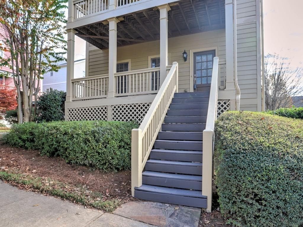 3 bedroom, 3 bathroom, 1,976 sq ft single family residence for rent at 975 Odessa Drive, Atlanta, GA 30318 for $3,100 a month — photo 4