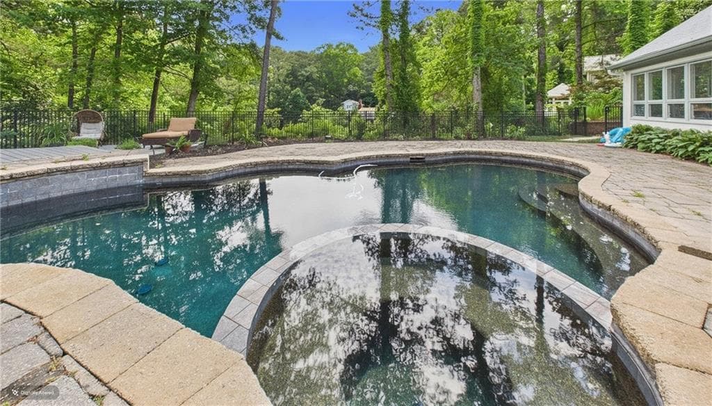 5 bedroom, 6 bathroom, 5,951 sq ft single family residence under contract at 10 Quarry Lake Court, Sandy Springs, GA 30342 — photo 4