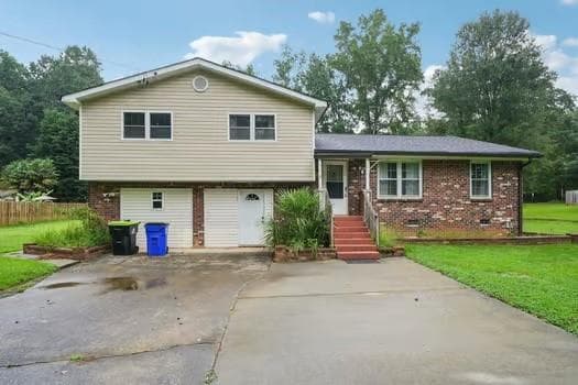 4 bedroom, 3 bathroom, 2,048 sq ft single family residence for sale at 140 Creek Circle, Stockbridge, GA 30281 — photo 2