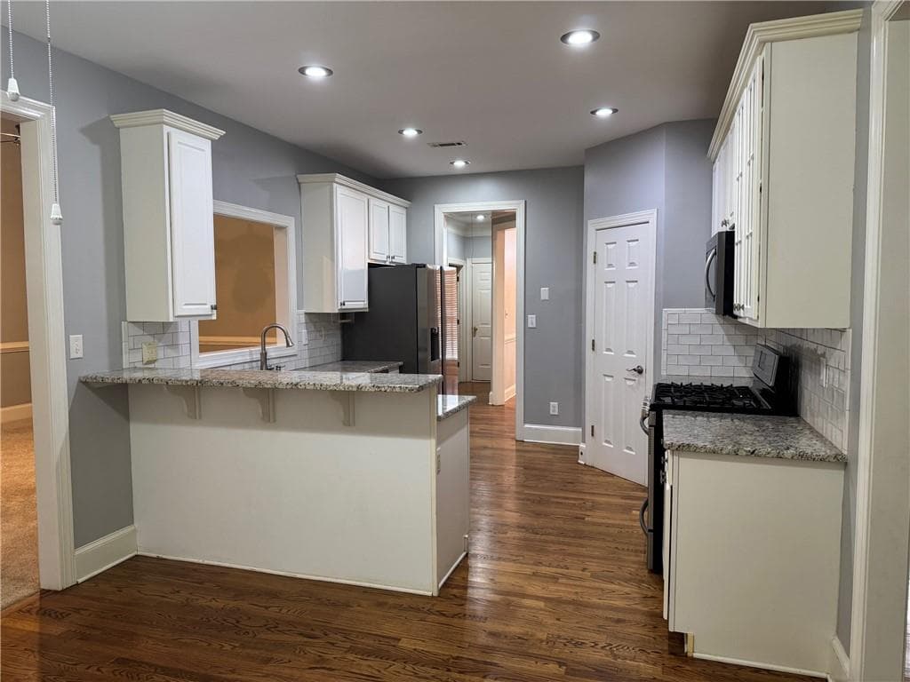 4 bedroom, 3 bathroom, 2,522 sq ft single family residence for sale at 75 Wentworth Way, Newnan, GA 30265 — photo 3