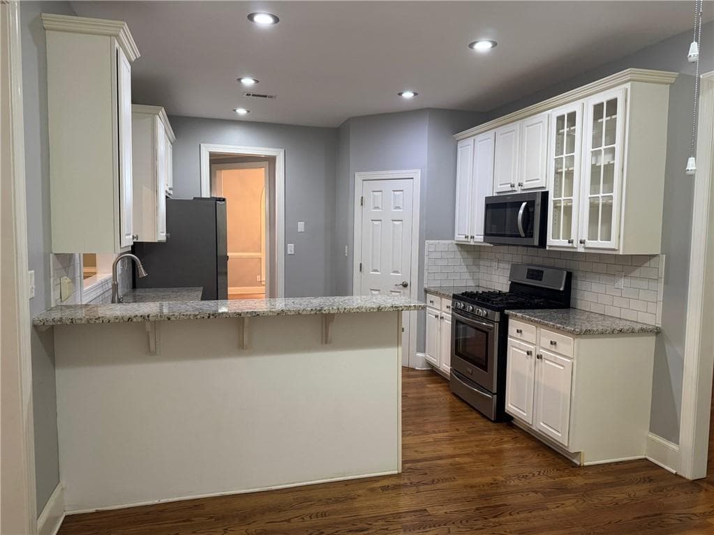 4 bedroom, 3 bathroom, 2,522 sq ft single family residence for sale at 75 Wentworth Way, Newnan, GA 30265 — photo 4