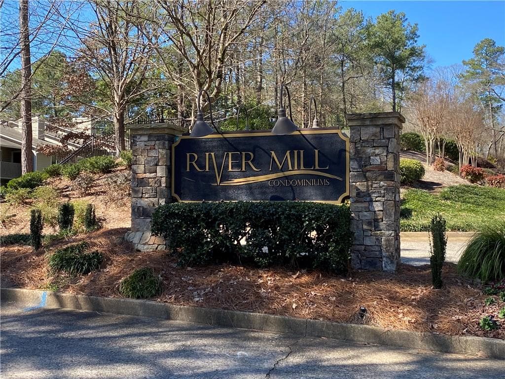 1 bedroom, 2 bathroom, 1,000 sq ft condominium for rent at 610 River Mill Circle 610, Roswell, GA 30075 for $1,375 a month — photo 1 of 6