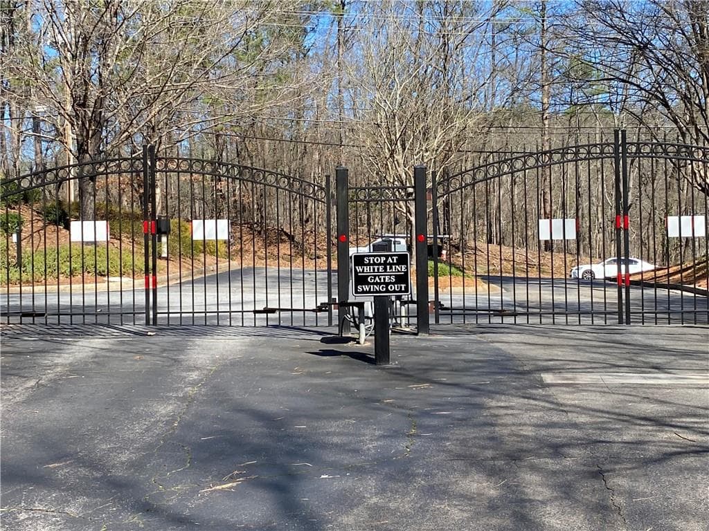 1 bedroom, 2 bathroom, 1,000 sq ft condominium for rent at 610 River Mill Circle 610, Roswell, GA 30075 for $1,375 a month — photo 2