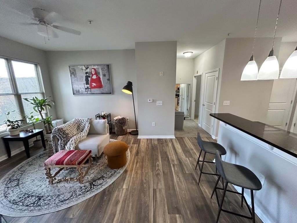 2 bedroom, 2 bathroom, 1,082 sq ft condominium for sale at 870 Mayson Turner Road 1336, Atlanta, GA 30314 — photo 1 of 6