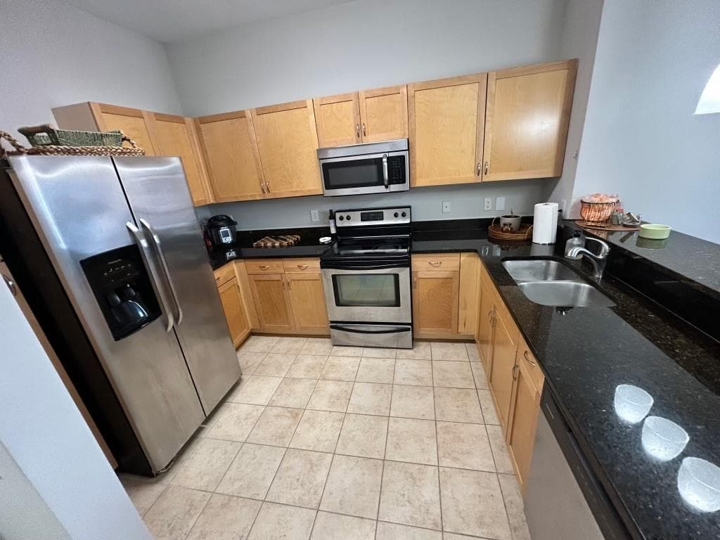 2 bedroom, 2 bathroom, 1,082 sq ft condominium for sale at 870 Mayson Turner Road 1336, Atlanta, GA 30314 — photo 2