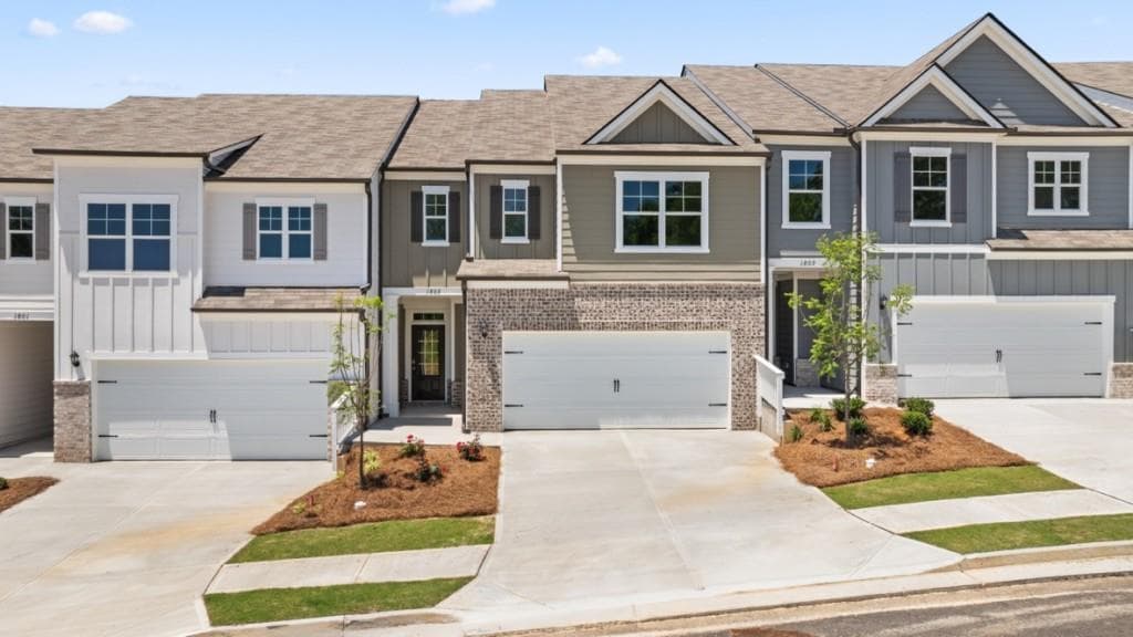 3 bedroom, 3 bathroom, 2,105 sq ft townhouse for sale at 1805 Meadow Green Circle, Gainesville, GA 30501
