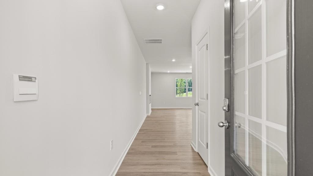 3 bedroom, 3 bathroom, 2,105 sq ft townhouse for sale at 1805 Meadow Green Circle, Gainesville, GA 30501 — photo 3