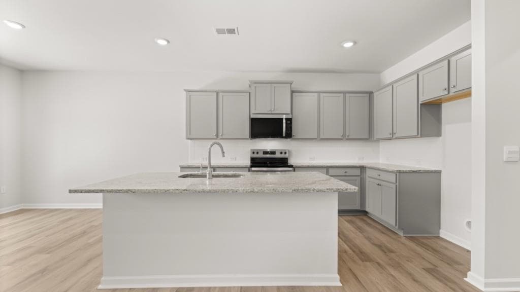3 bedroom, 3 bathroom, 2,105 sq ft townhouse for sale at 1805 Meadow Green Circle, Gainesville, GA 30501 — photo 5